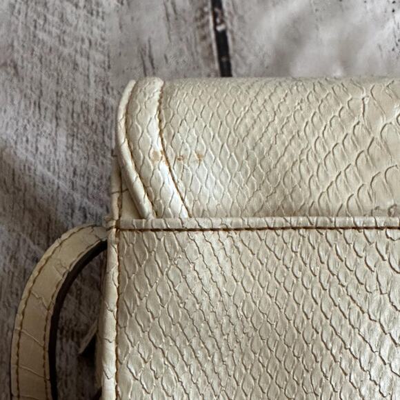 Liz Claiborne Beige Snake Skin Patterned Crossbody Bag - Picture 6 of 6